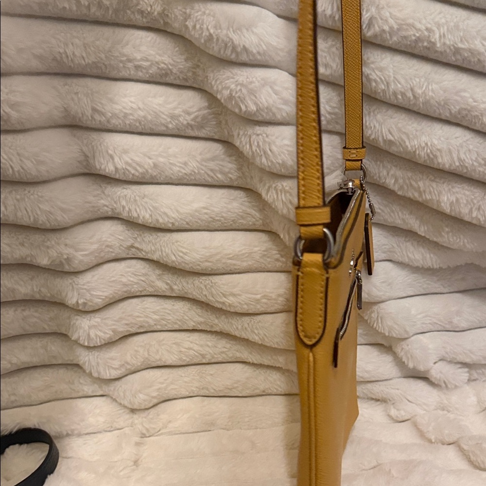NWT Coach Mini Rowan File Bag in Honeycomb/Silver - Picture 15 of 15